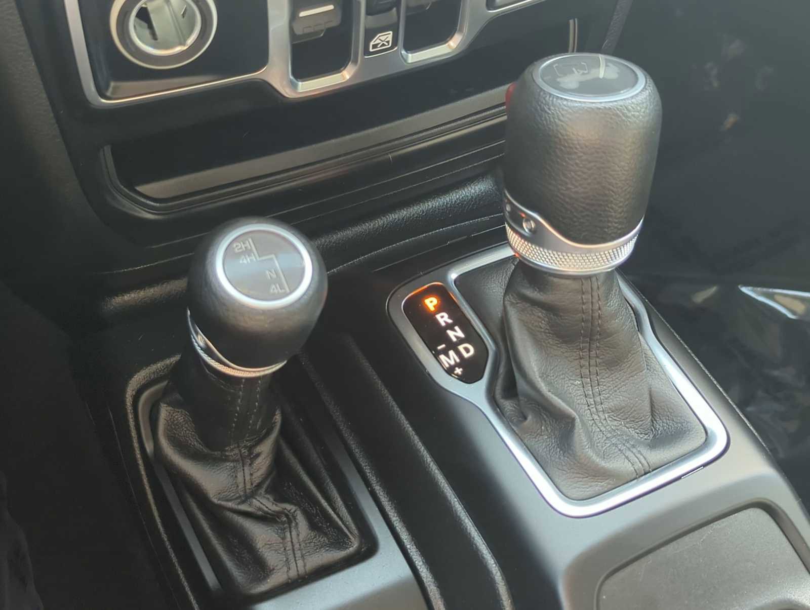 Used 2023 Jeep Wrangler Sport S image 31