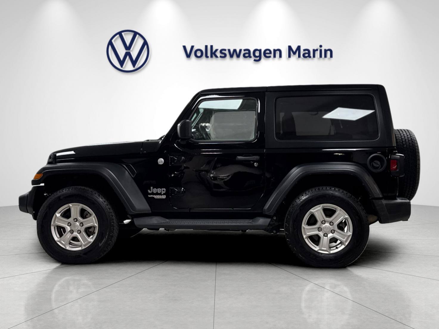 Used 2018 Jeep Wrangler Sport AWD/4WD image 2