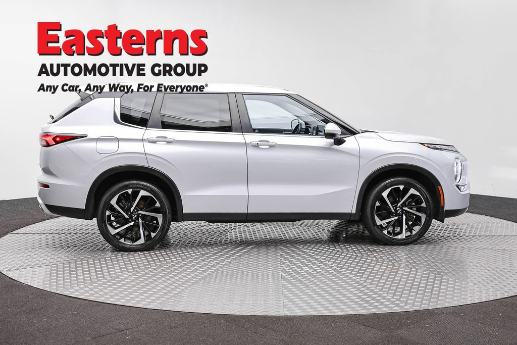 Used 2024 Mitsubishi Outlander SE AWD/4WD image 4