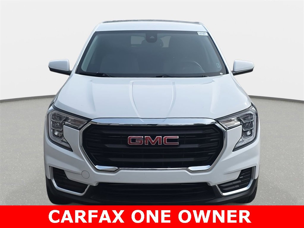 Used 2024 GMC Terrain SLE image 2