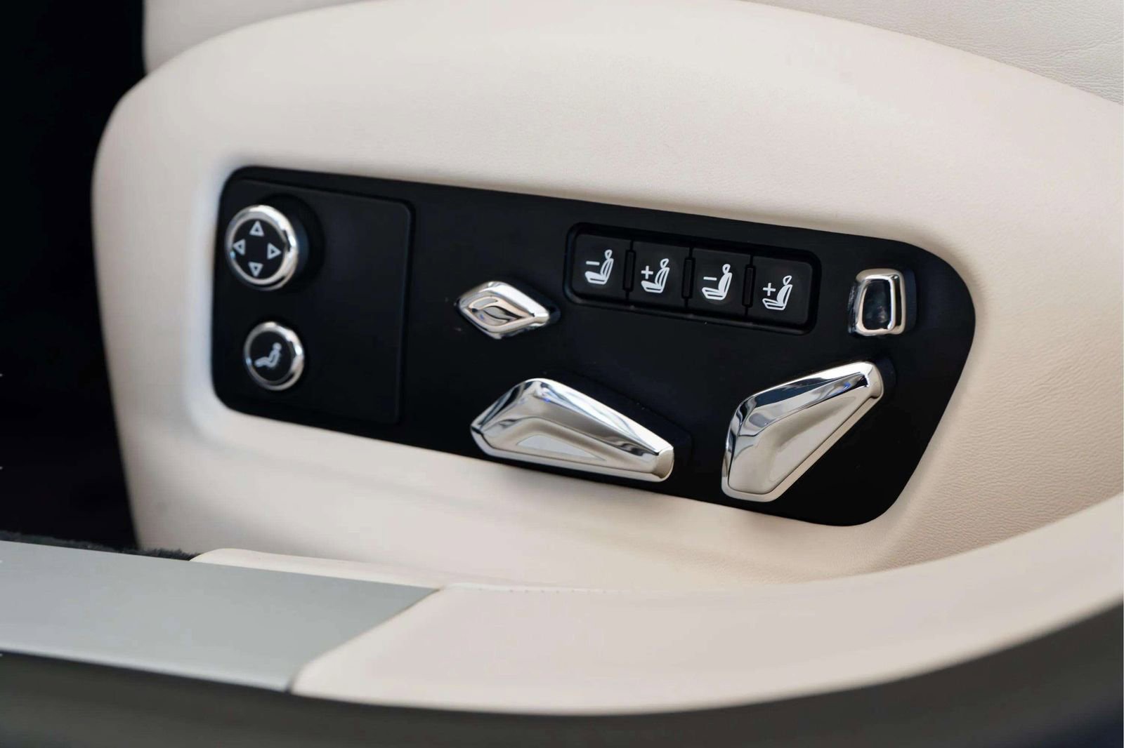 Used 2023 Bentley Flying Spur Azure AWD/4WD image 21