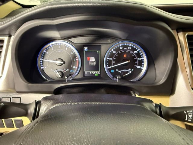 Used 2019 Toyota Highlander XLE FWD image 19