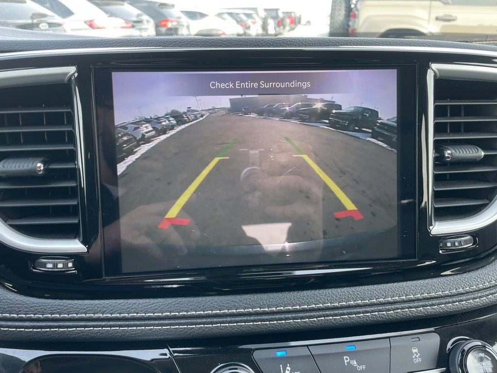 Used 2024 Chrysler Pacifica Select image 20