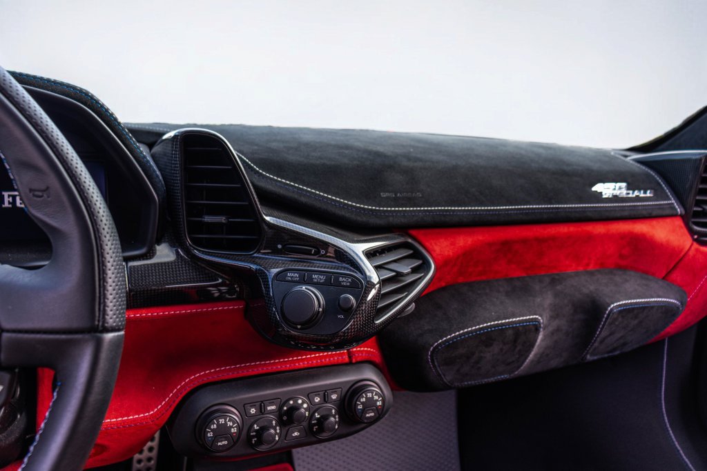 Used 2015 Ferrari 458 Speciale Coupe RWD image 42