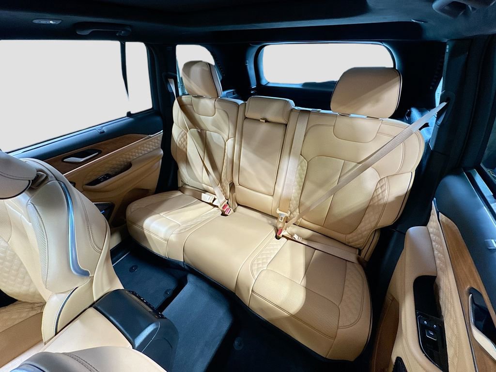 Used 2023 Jeep Grand Cherokee Summit AWD/4WD image 15