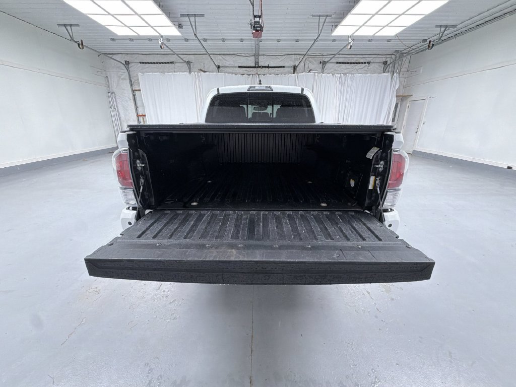 Certified 2021 Toyota Tacoma Limited AWD/4WD image 18