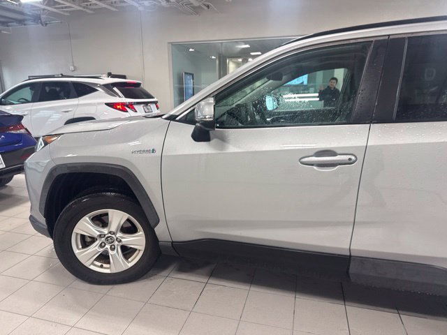 Used 2020 Toyota RAV4 XLE w/ Convenience Package AWD/4WD image 9
