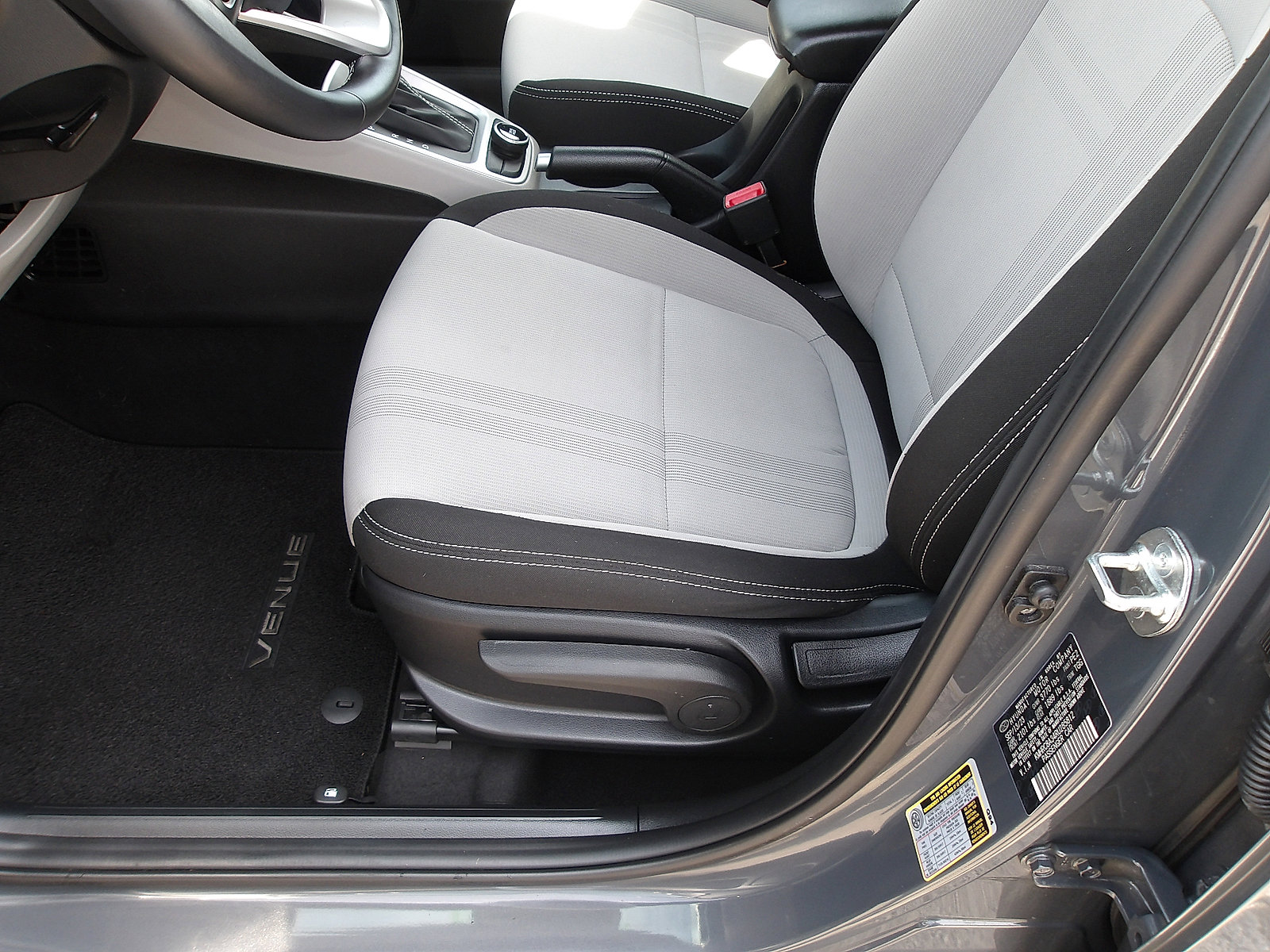 Certified 2024 Hyundai Venue SEL FWD image 12