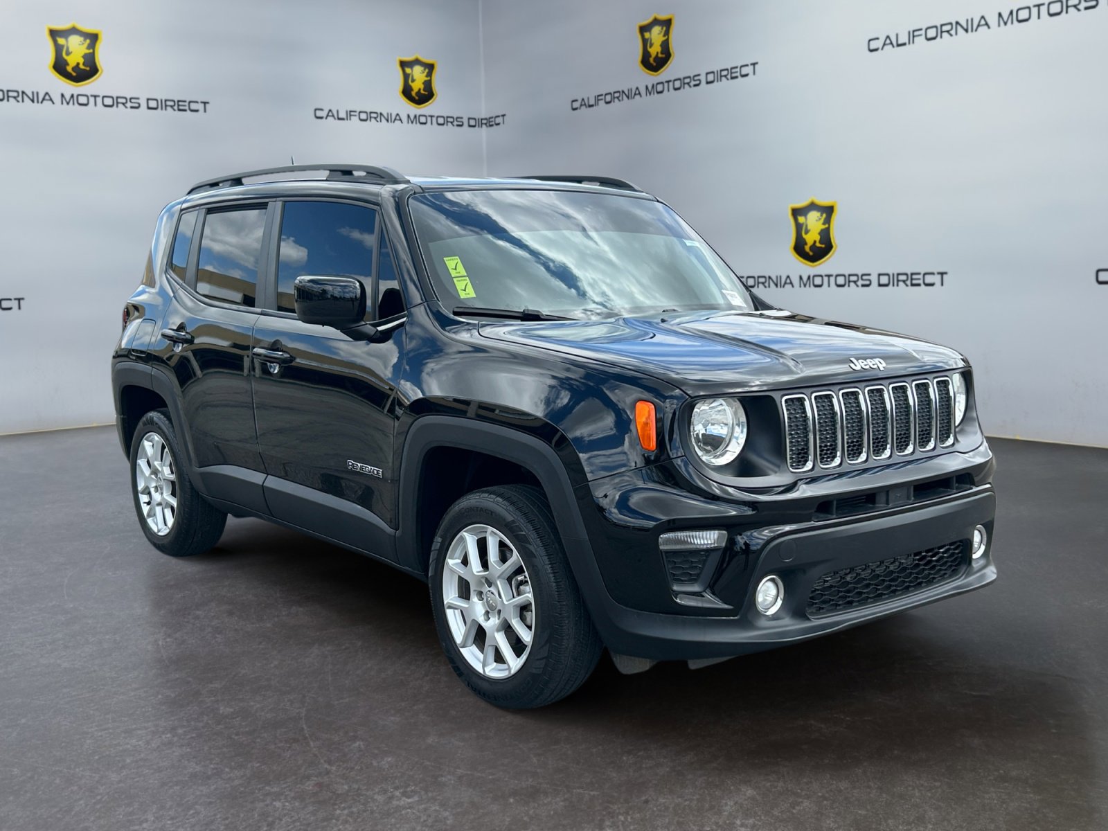 Used 2019 Jeep Renegade Latitude w/ Popular Equipment Group AWD/4WD image 3