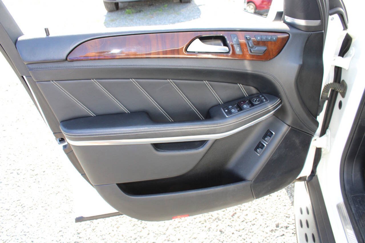 Used 2015 Mercedes-Benz GL 63 AMG 4MATIC w/ Accessory Chrome Package image 24
