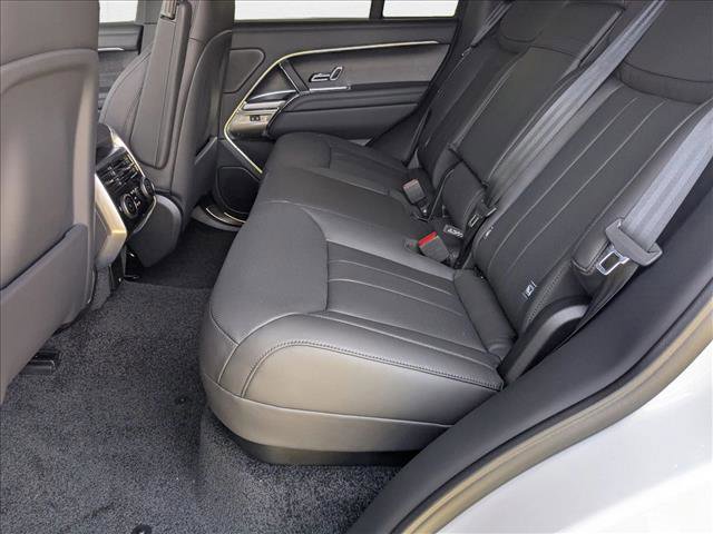 New 2025 Land Rover Range Rover SE image 15