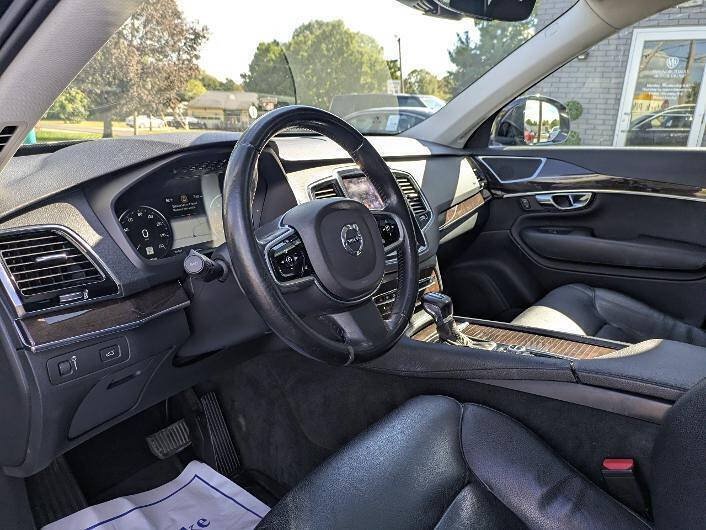 Used 2016 Volvo XC90 T6 Momentum w/ Momentum Plus Package AWD/4WD image 11