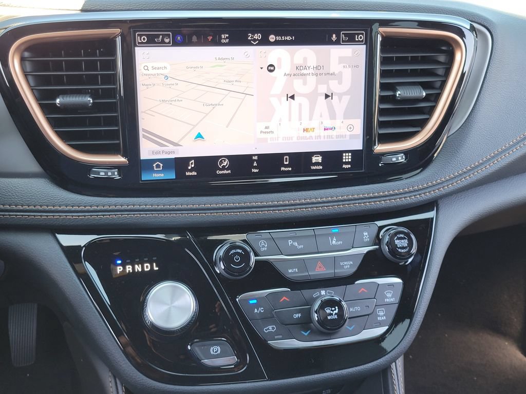 New 2027 Chrysler Pacifica Pinnacle w/ Theater Group AWD/4WD image 8