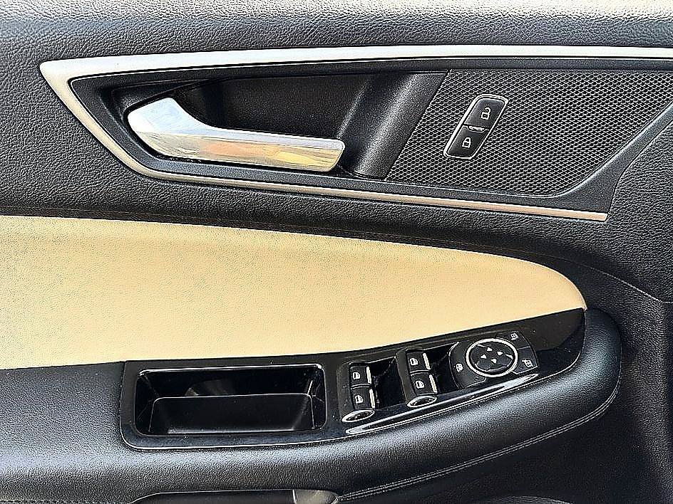 Used 2019 Ford Edge SEL w/ Equipment Group 201A FWD image 22