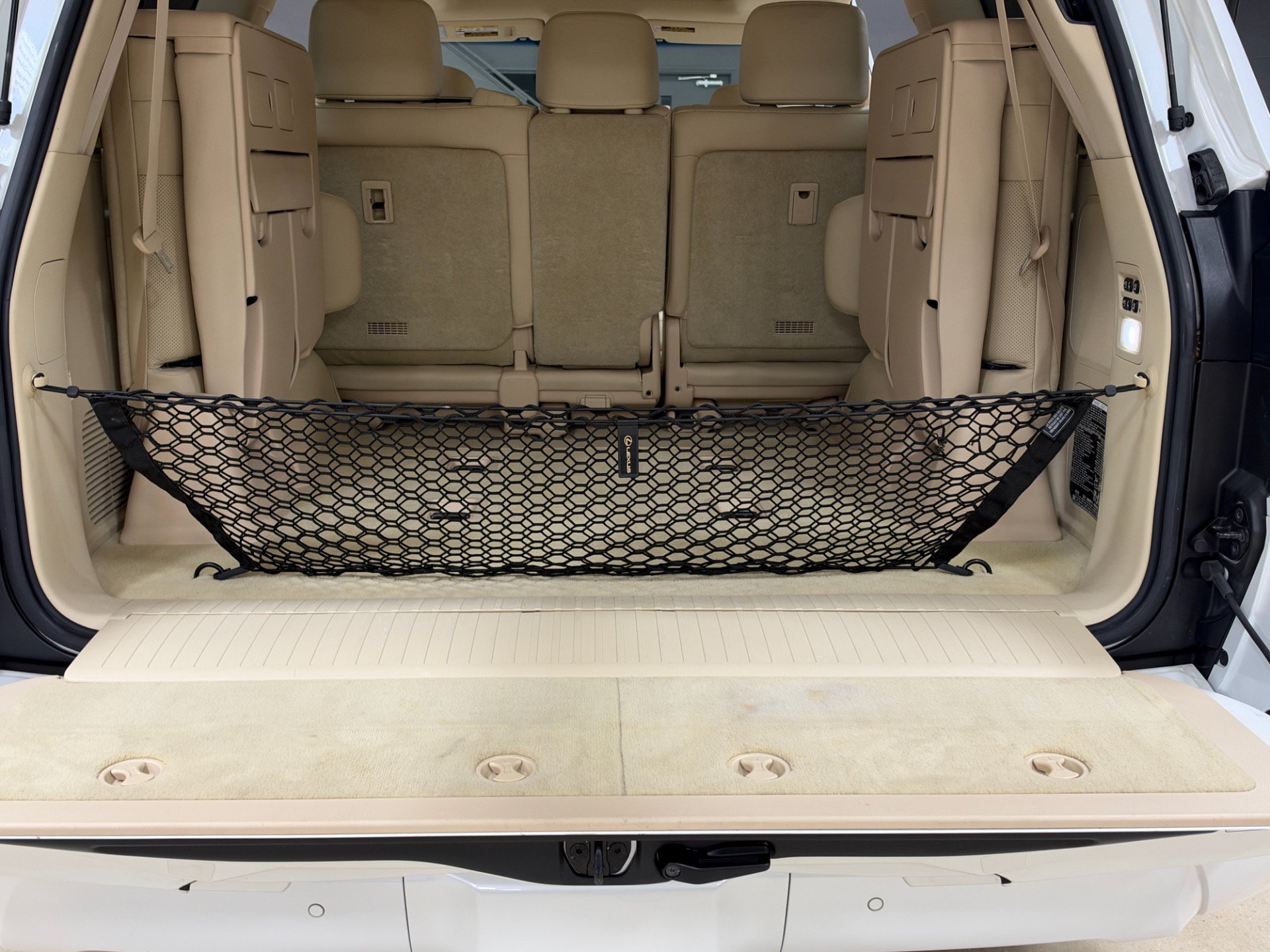 Used 2018 Lexus LX 570 4WD w/ Luxury Package image 32