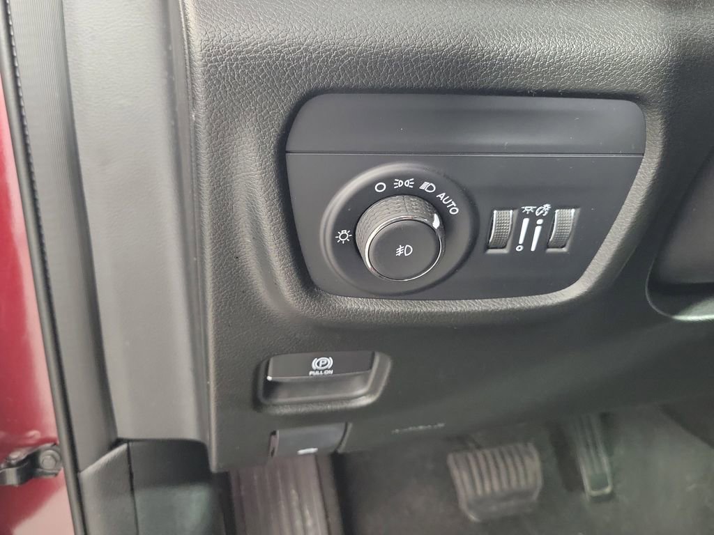 Used 2023 Jeep Grand Cherokee Limited w/ Luxury Tech Group II AWD/4WD image 14