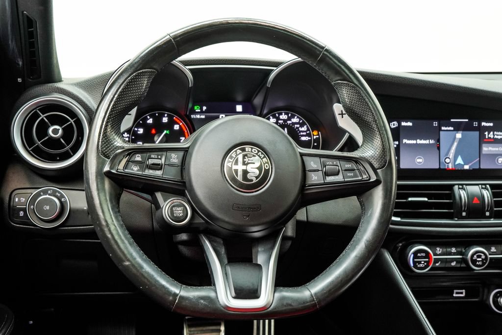 Used 2023 Alfa Romeo Giulia Veloce RWD image 23