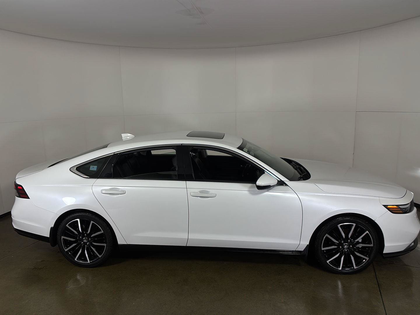 Used 2023 Honda Accord Touring image 10