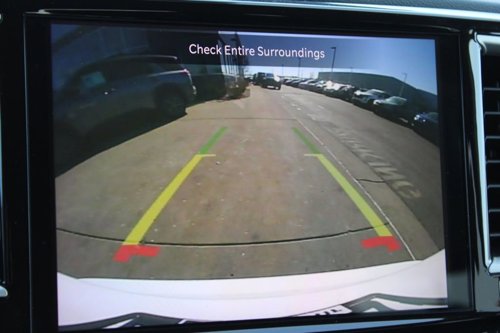 Used 2023 Chrysler Pacifica Touring-L image 38