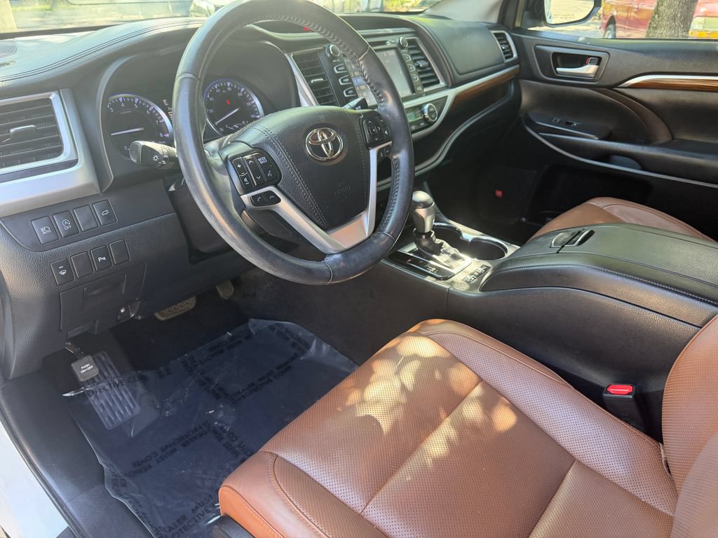Used 2018 Toyota Highlander Limited FWD image 22