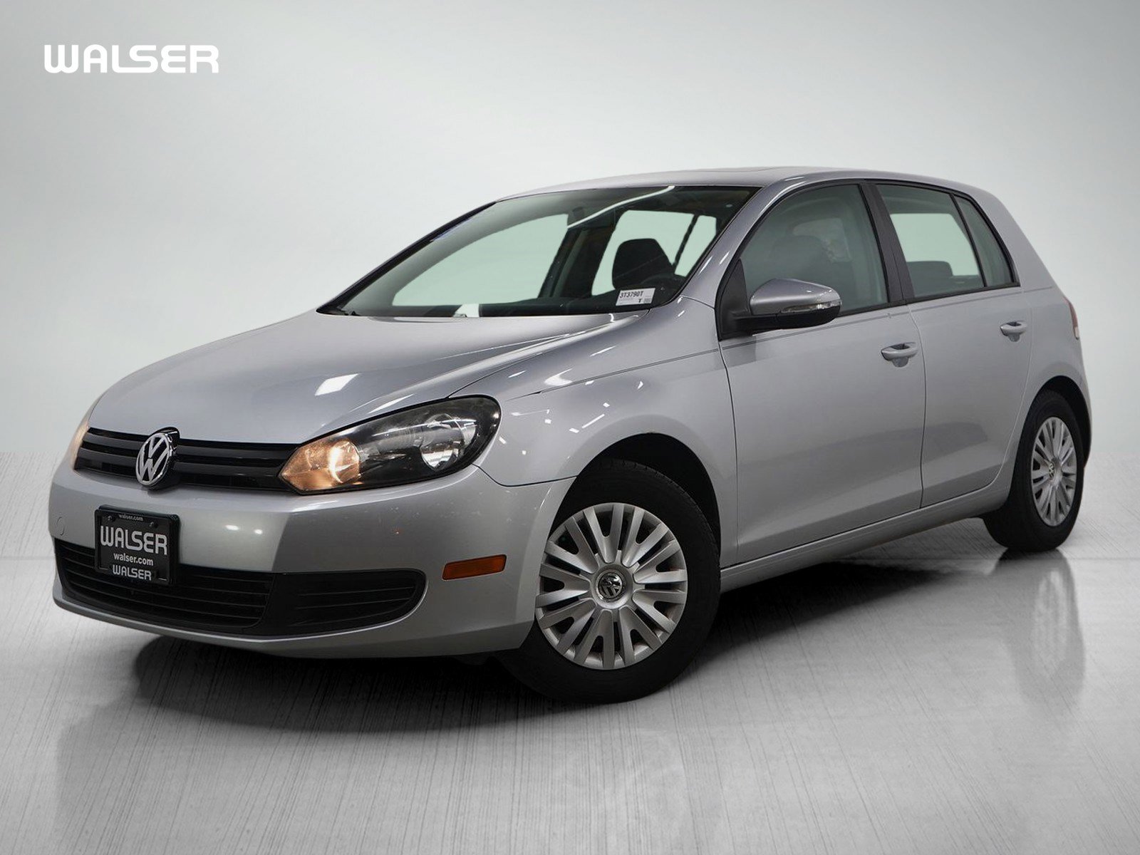 Used 2010 Volkswagen Golf 4-Door image 1