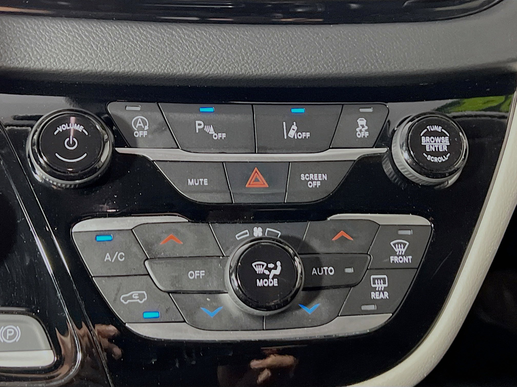 Used 2024 Chrysler Pacifica Touring-L image 26