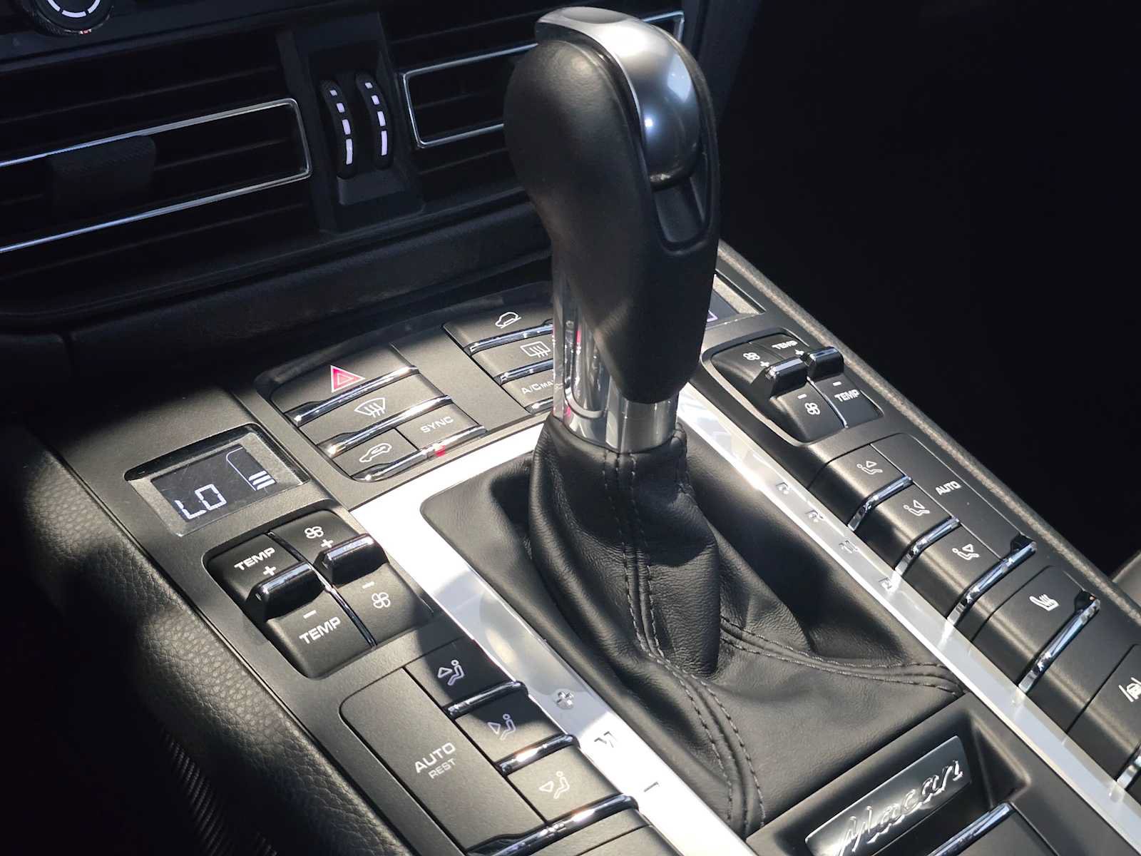Used 2020 Porsche Macan AWD/4WD image 28