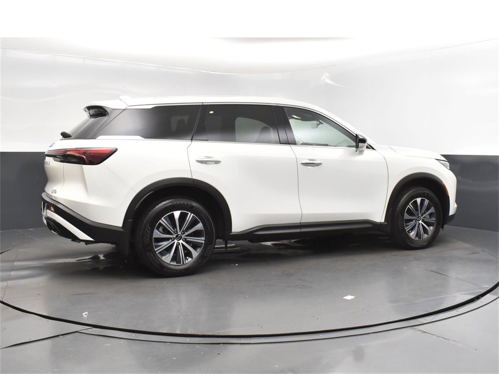 Certified 2025 INFINITI QX60 Pure image 8