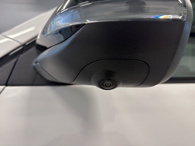 Used 2025 GMC Acadia AT4 image 13