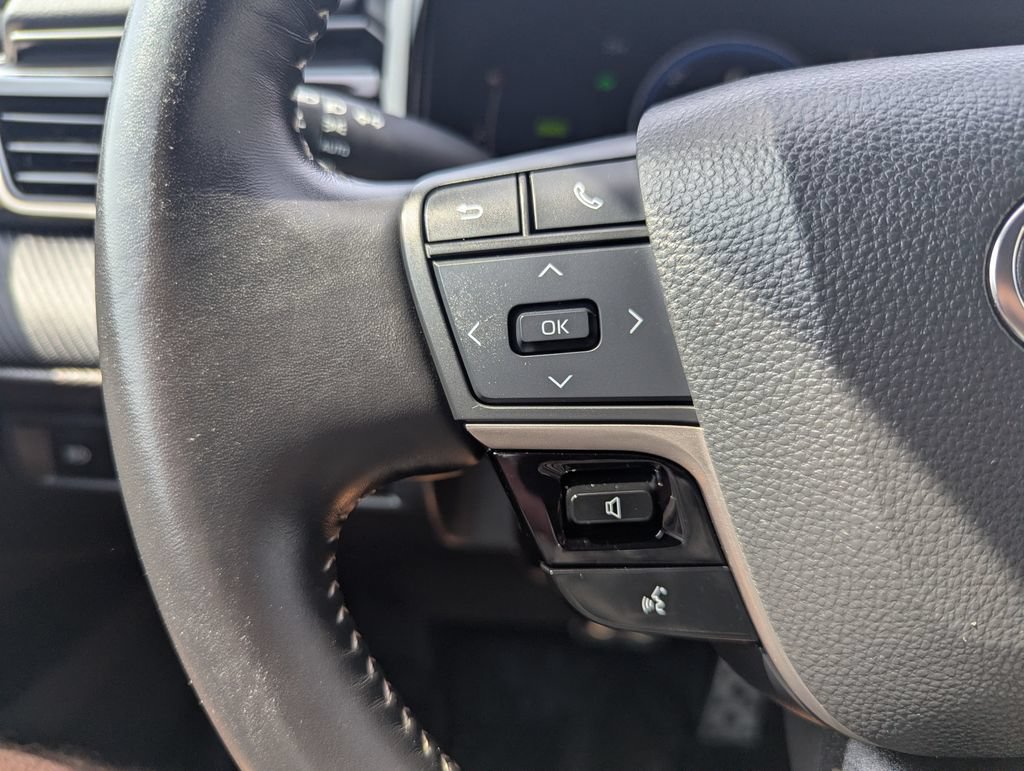 Used 2025 Toyota Camry SE FWD image 25