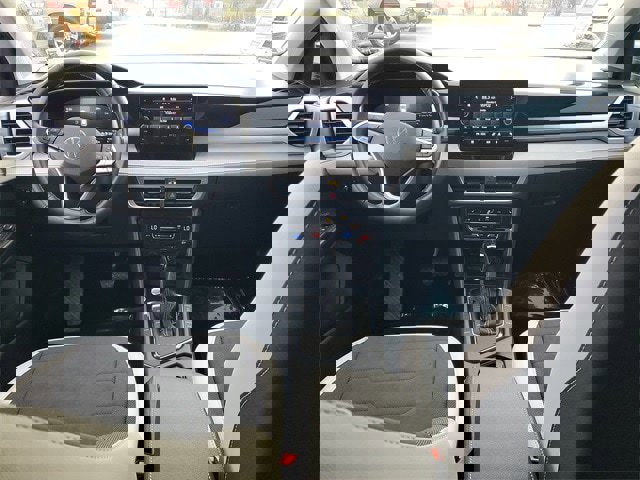 Certified 2025 Volkswagen Taos SE image 13