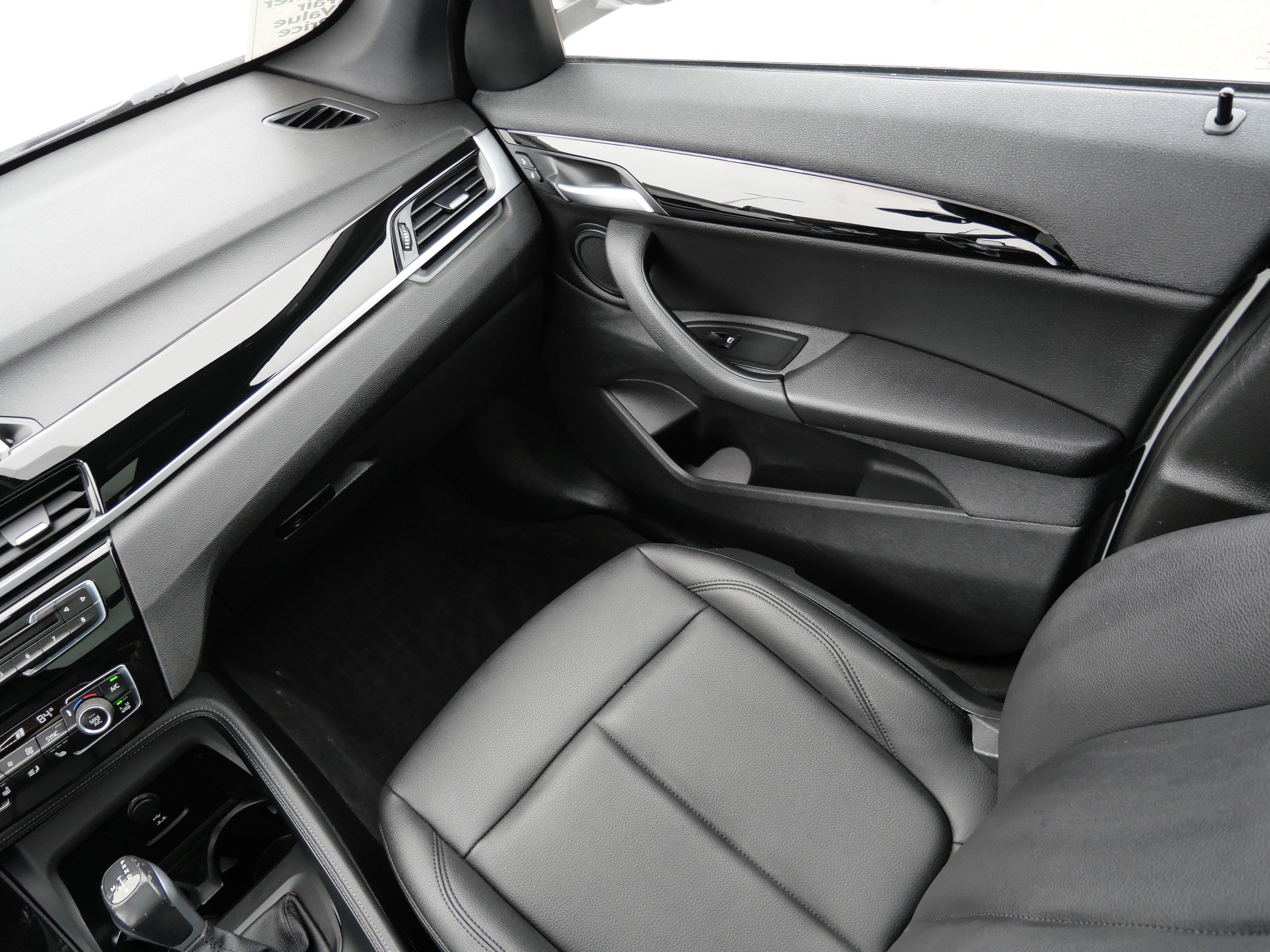 Used 2019 BMW X1 xDrive28i w/ Convenience Package image 11