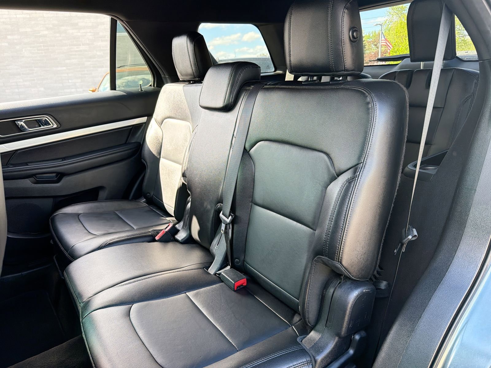 Used 2016 Ford Explorer XLT w/ Equipment Group 202A AWD/4WD image 24