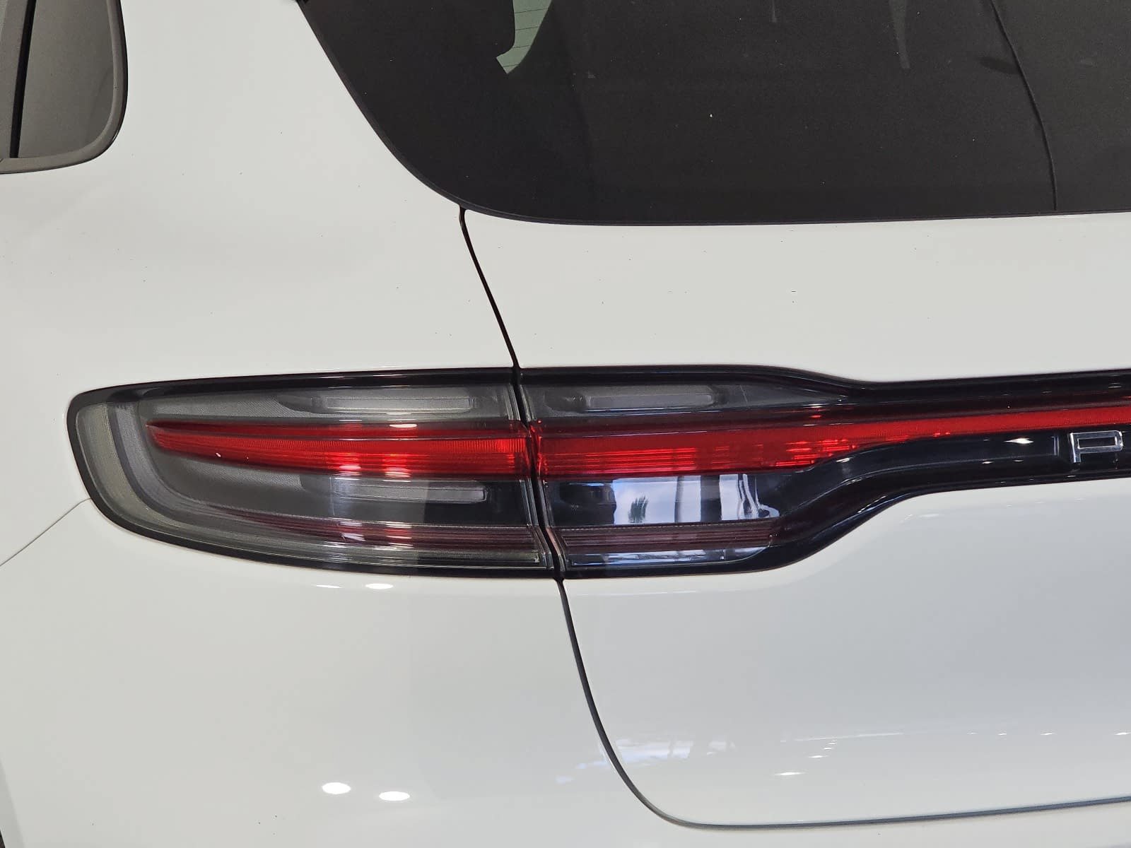 Used 2021 Porsche Macan w/ Premium Package AWD/4WD image 32
