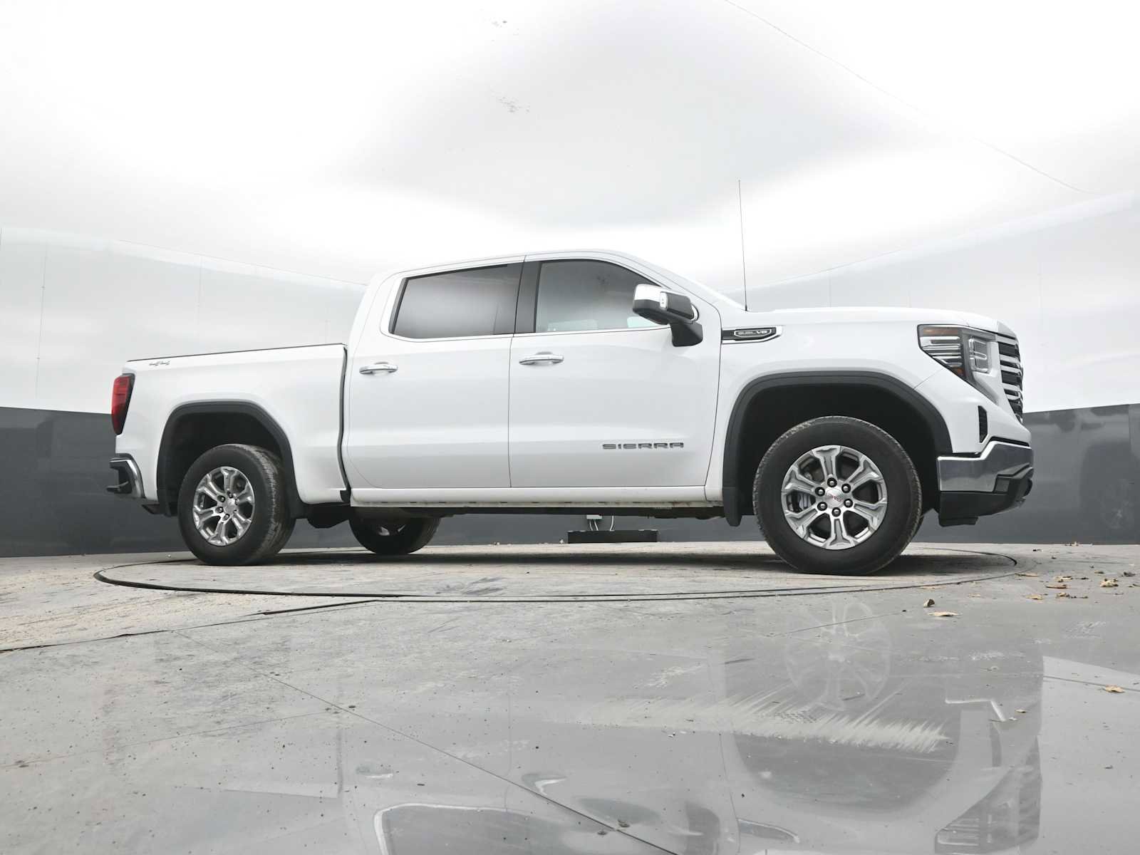Used 2024 GMC Sierra 1500 SLT image 40