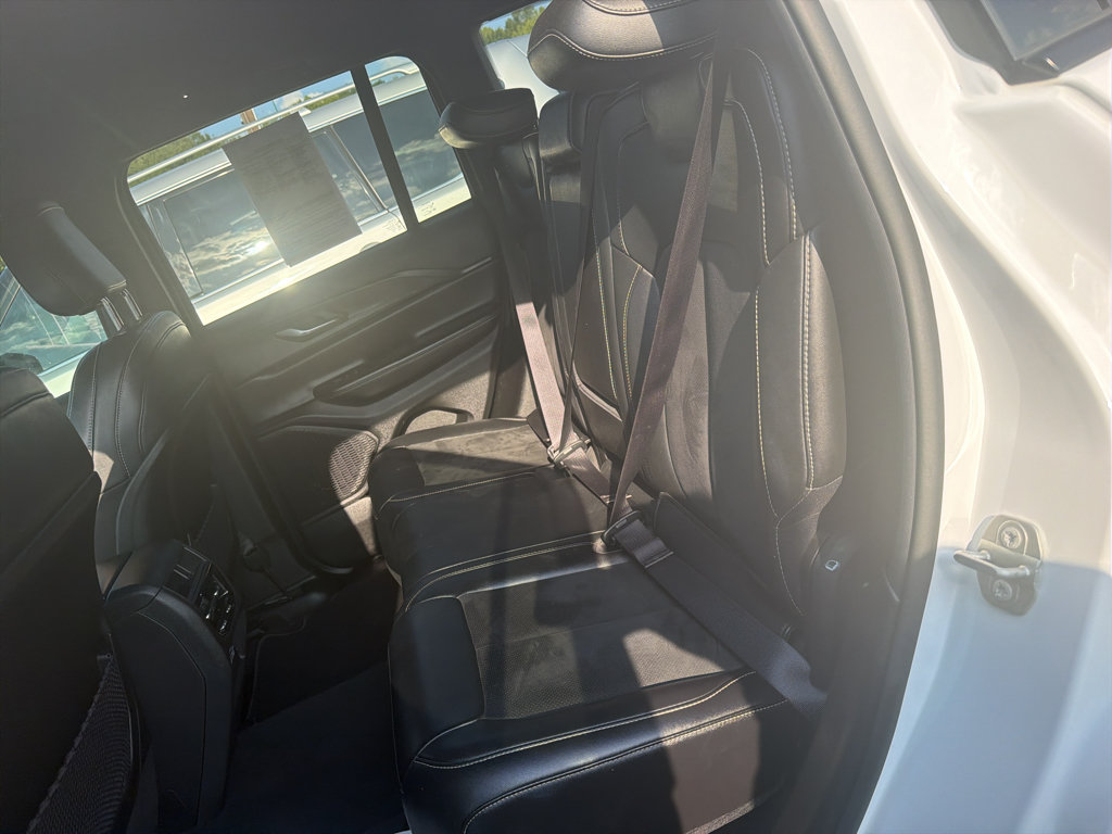 Used 2024 Jeep Grand Cherokee Altitude RWD image 9