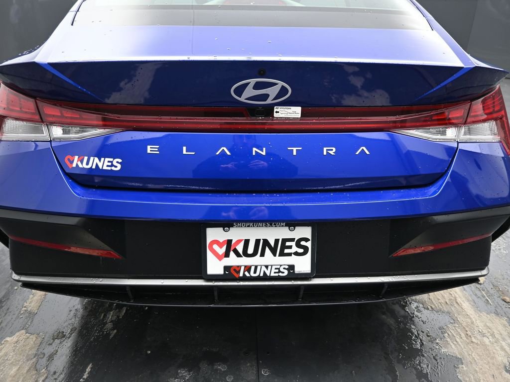 Used 2025 Hyundai Elantra SEL image 13