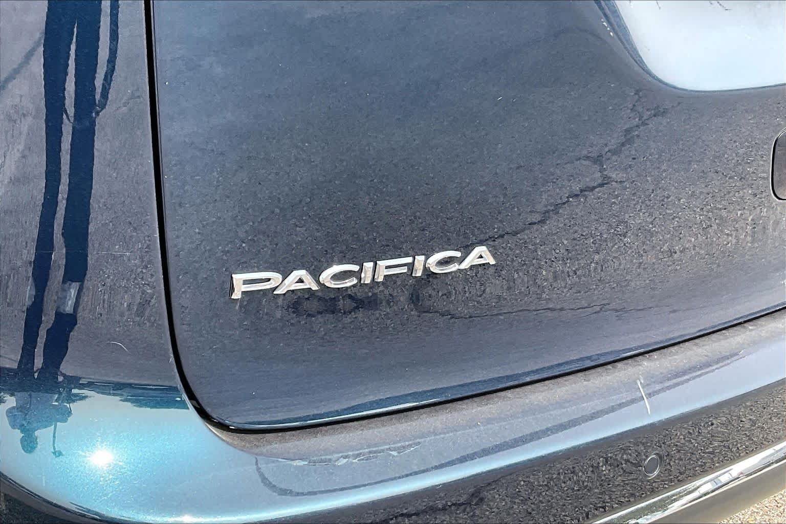 Used 2023 Chrysler Pacifica Touring-L FWD image 10
