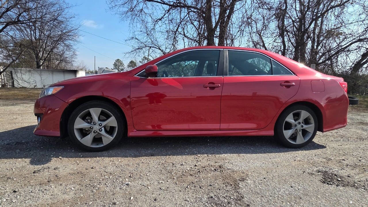 Used 2012 Toyota Camry SE FWD image 3