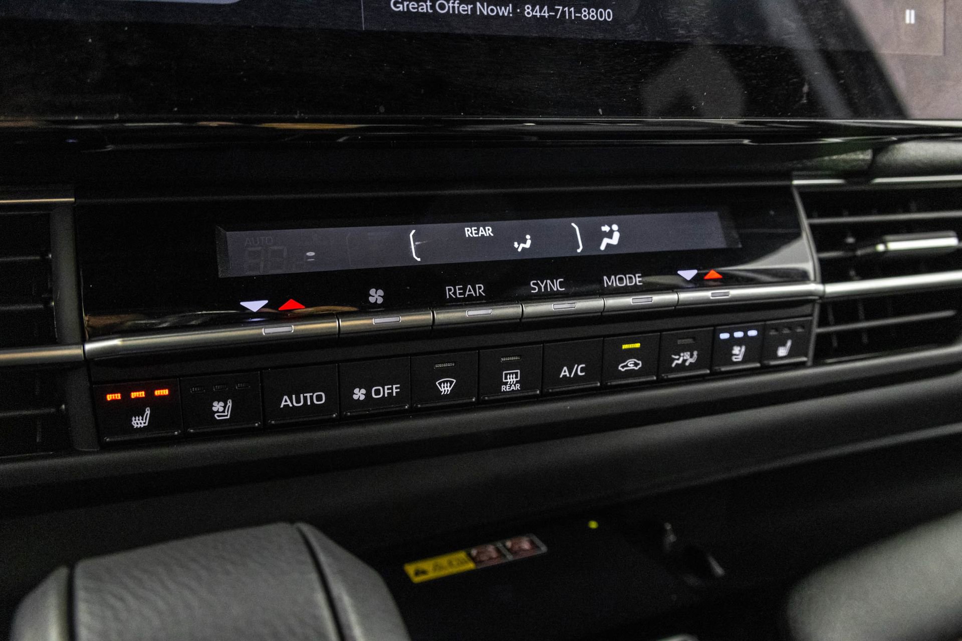 Used 2025 Toyota Sienna Platinum AWD/4WD image 31
