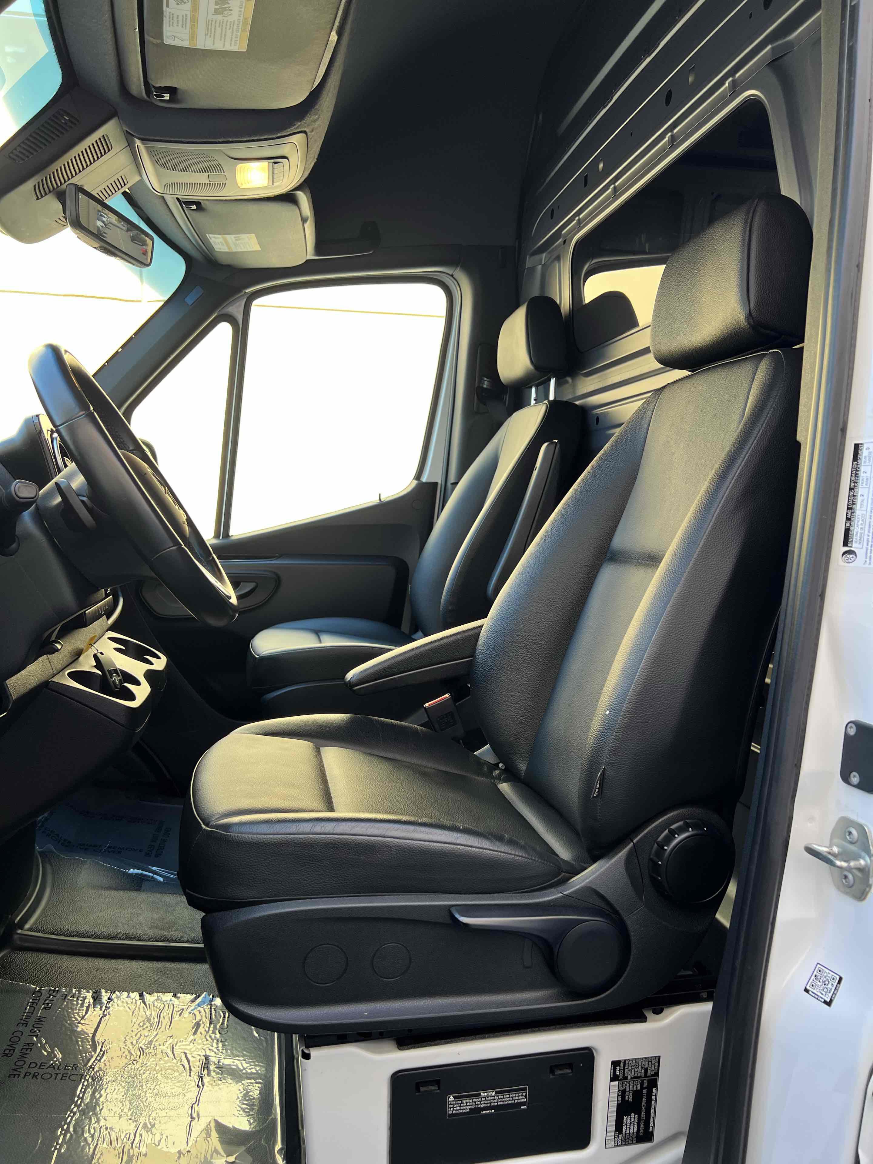 Used 2024 Mercedes-Benz Sprinter 2500 image 32