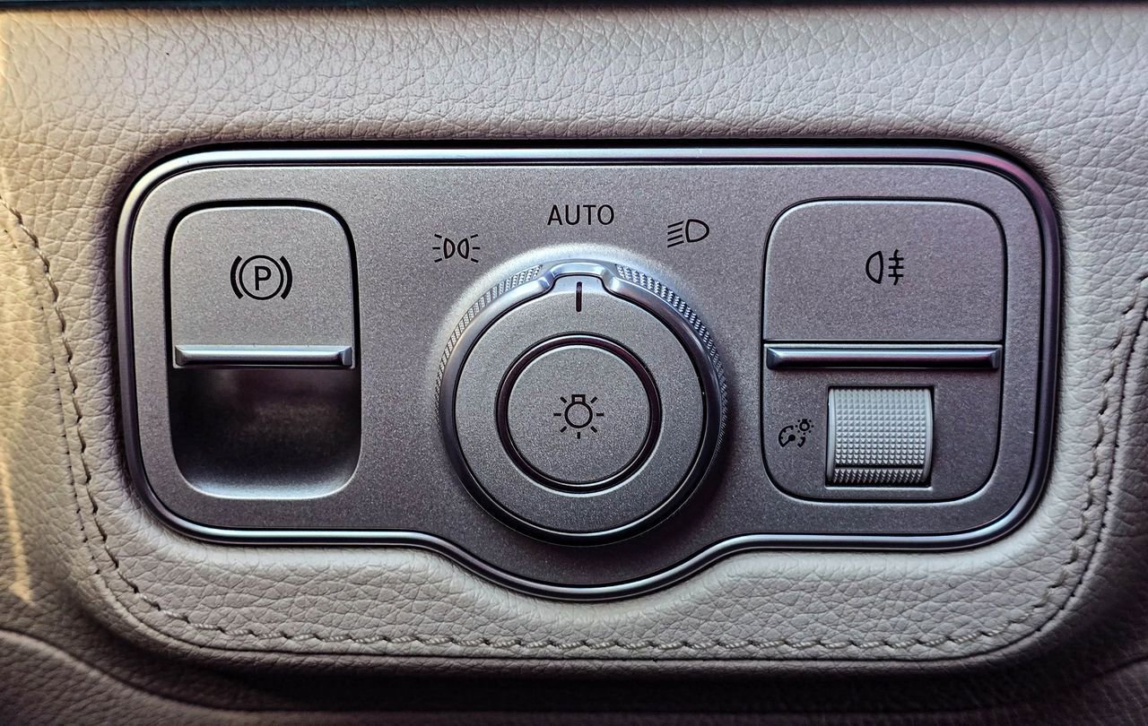 Used 2024 Mercedes-Benz GLS 450 4MATIC image 30