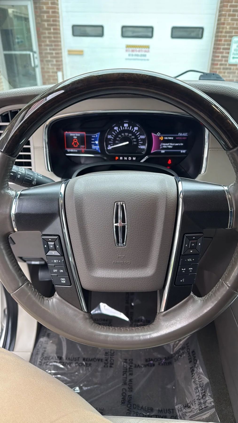 Used 2016 Lincoln Navigator Select image 22