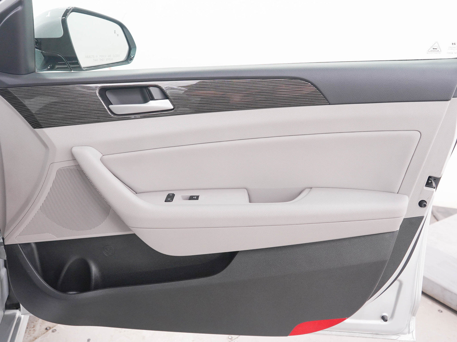 Used 2018 Hyundai Sonata Limited w/ Cargo Package FWD image 9