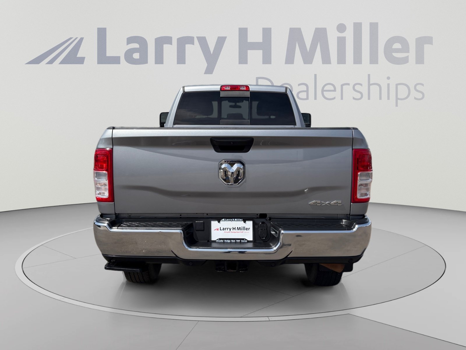 Used 2024 RAM 2500 Tradesman w/ Chrome Appearance Group AWD/4WD image 4