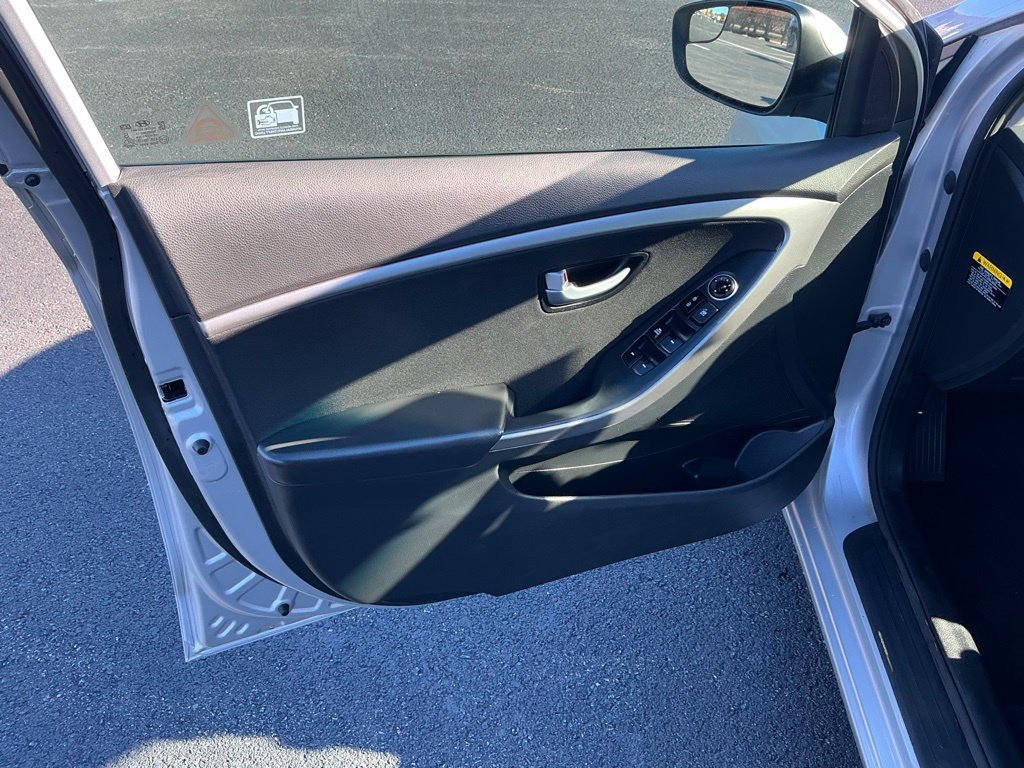 Used 2017 Hyundai Elantra GT FWD image 20