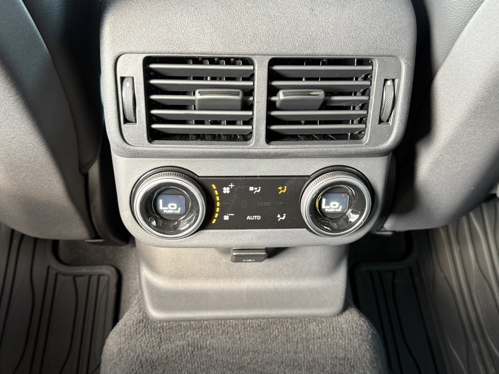 New 2026 Land Rover Range Rover Velar Dynamic SE image 33