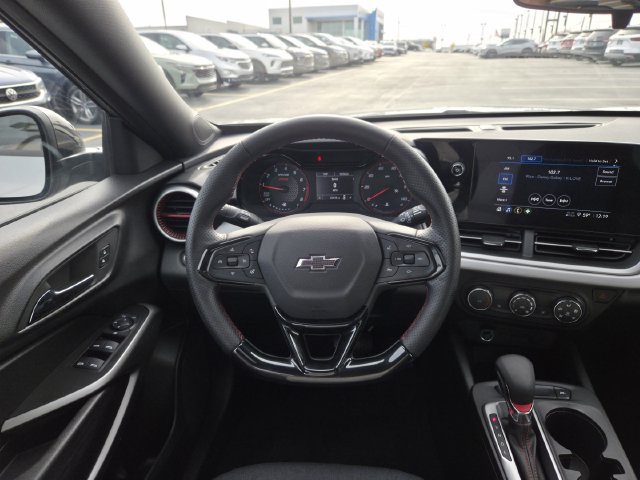 Used 2024 Chevrolet Trax RS w/ Sunroof Package FWD image 14