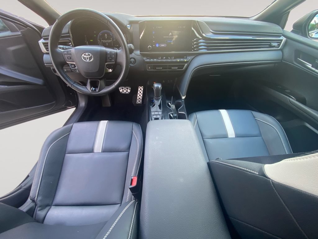 Used 2025 Toyota Camry SE w/ Convenience Package FWD image 10