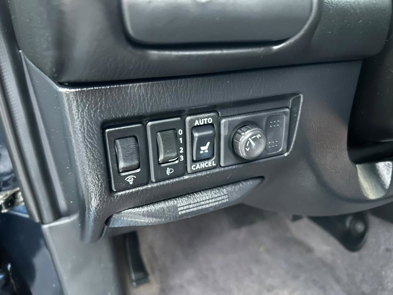 Used 2002 INFINITI QX4 4WD w/ (X03) Heated Seats Pkg image 11